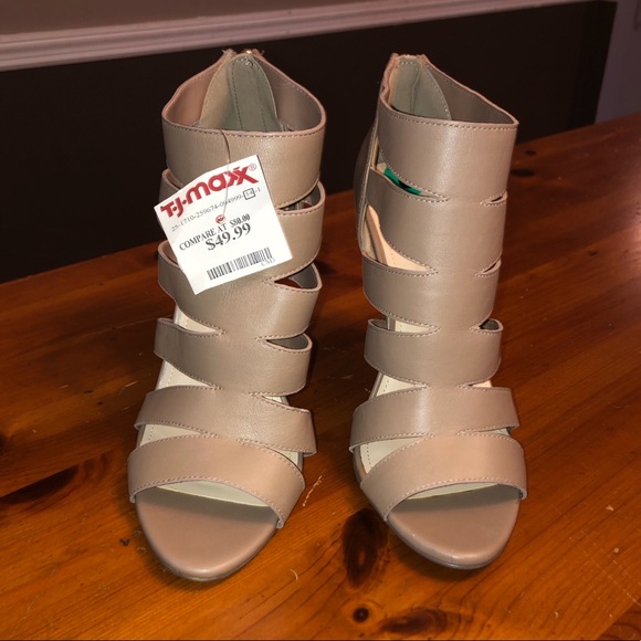 NWT BCBGeneration Heels - Picture 2 of 5